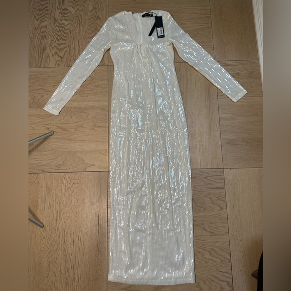 THE PIA MANCE X LIONESS EDIT
HOLLYWOOD DRESS - Picture 2 of 5